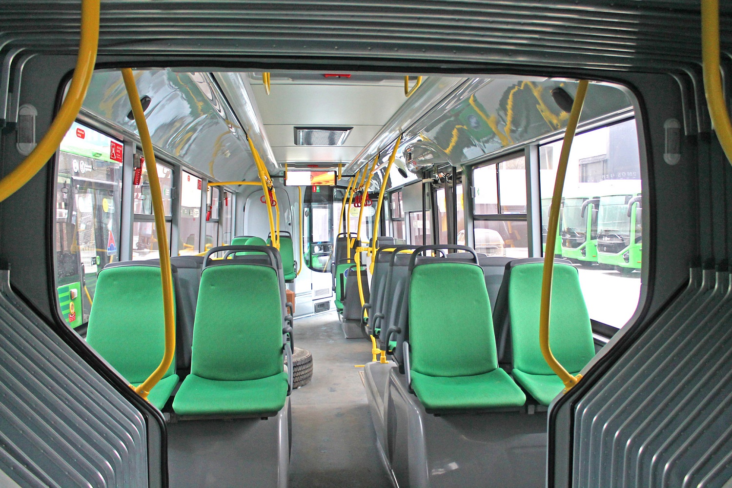 ООО "ТНСТ" поставлено 225 автобусов в Тюмень